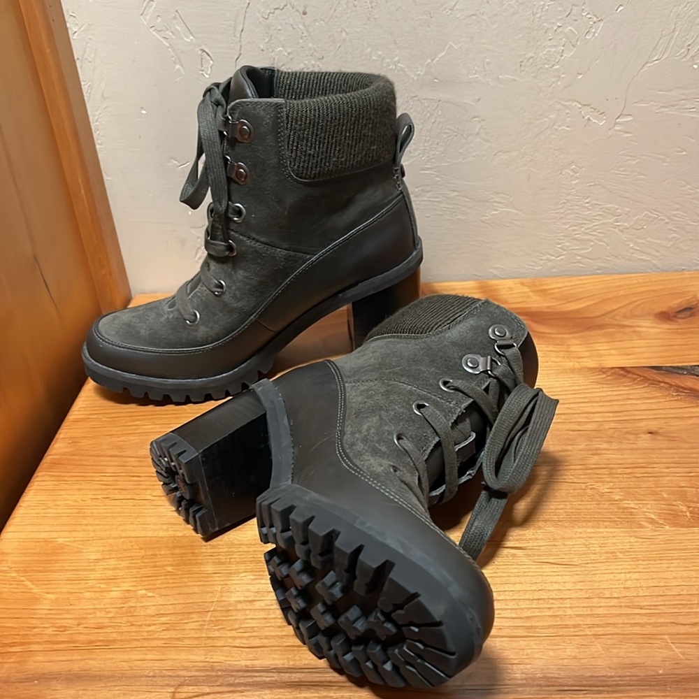 UGG REDWOOD OLIVE LACE UP ANKLE BOOTS - Picture 3 of 10